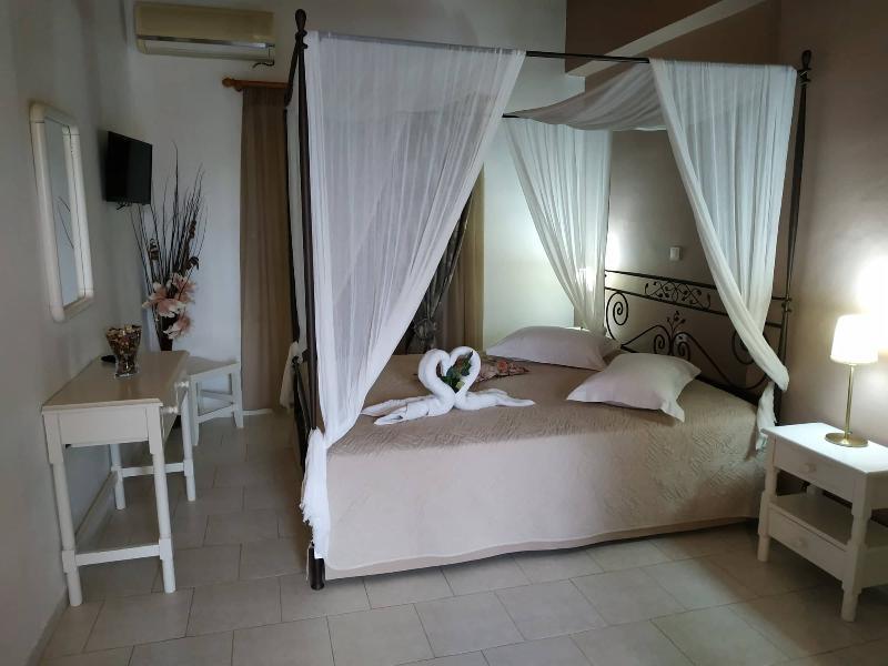 Eleni'S Garden & Castello Suites Alykanas  Exterior foto