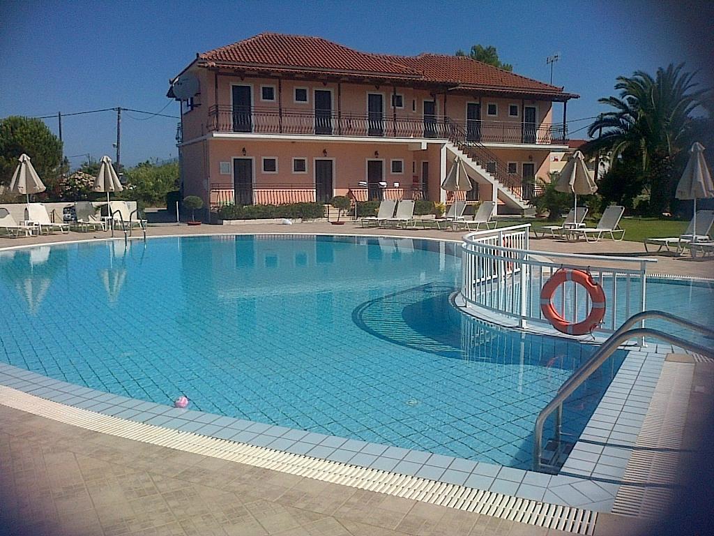 Eleni'S Garden & Castello Suites Alykanas  Exterior foto